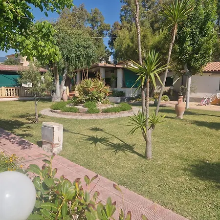 Nina's House , 1 *